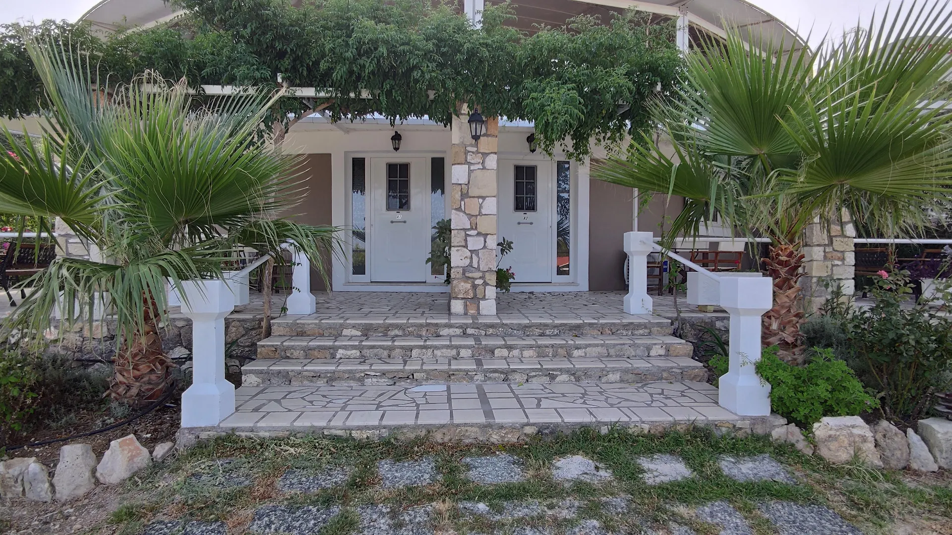 Oskars Studios & Apartments Lassi  Greece