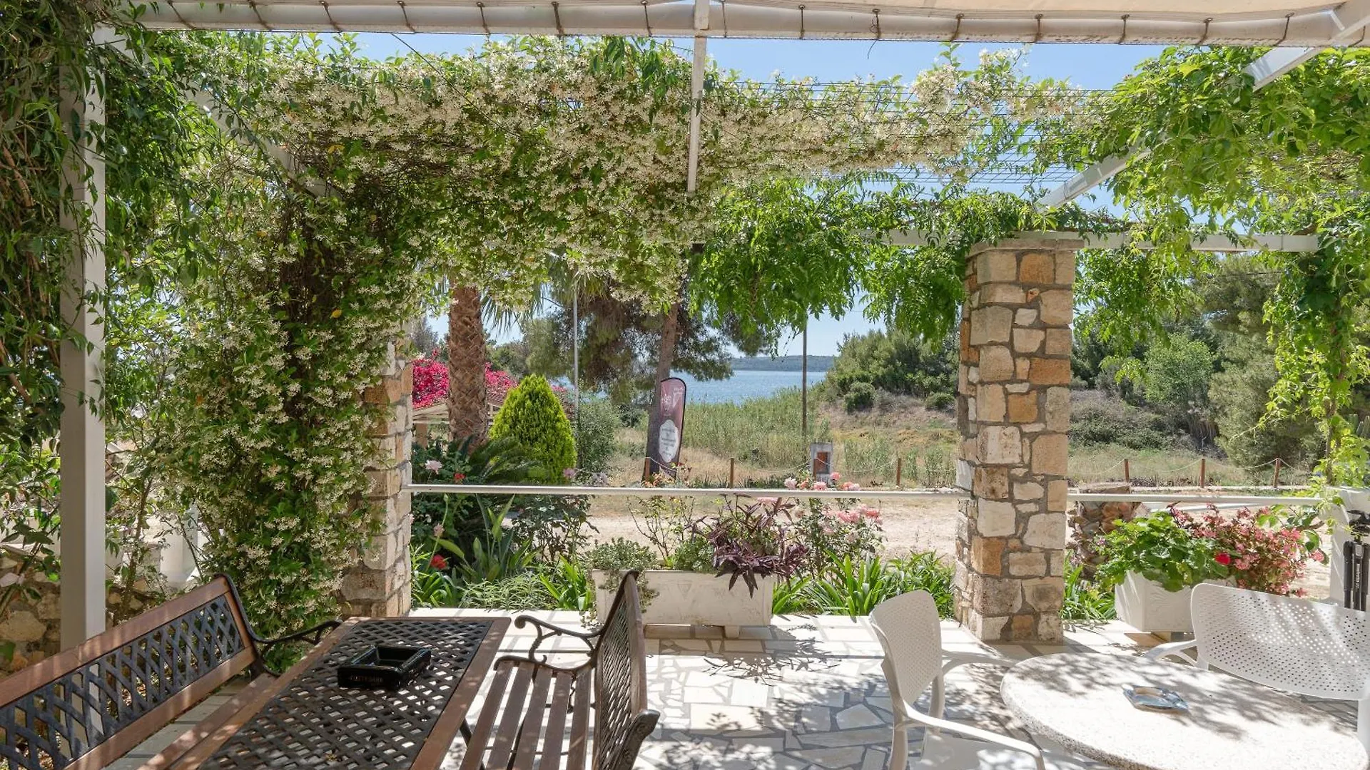 Oskars Studios & Apartments Lassi  Lassi (Kefalonia)
