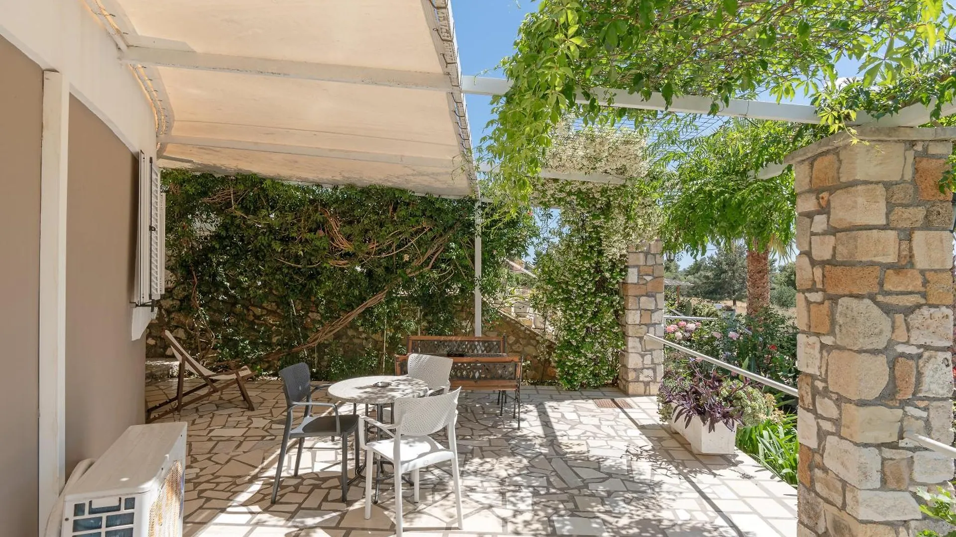 Oskars Studios & Apartments Lassi  Lassi (Kefalonia)