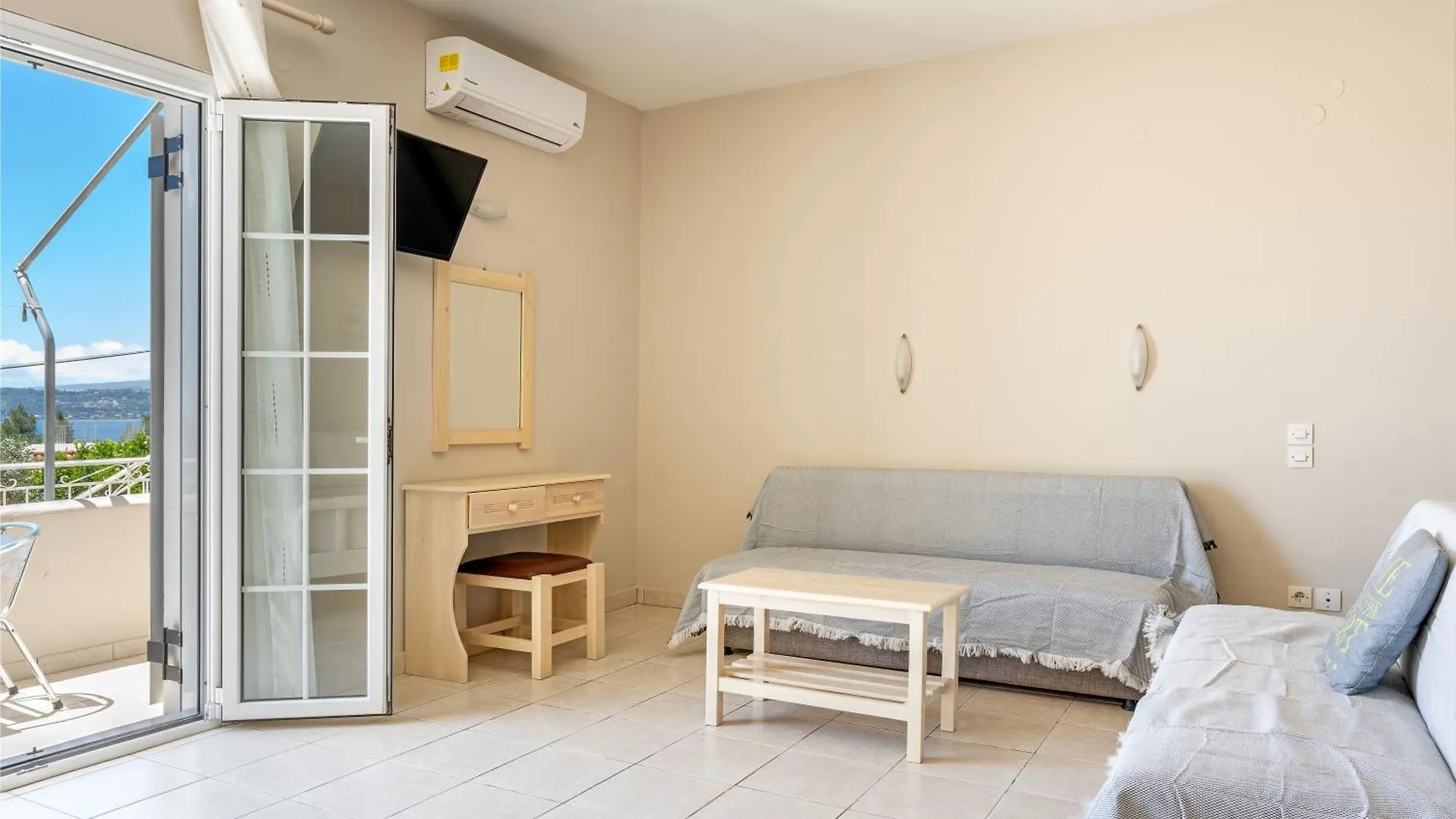 Oskars Studios & Apartments Lassi  Apart Otel Lassi (Kefalonia)